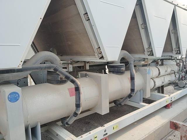 Chiller evaporator and pipework