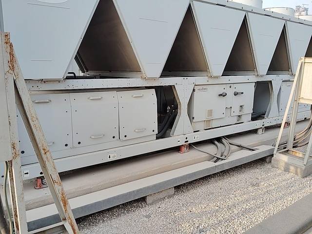 Chiller servicing