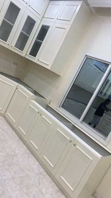 Kitchen cabinets and worktop