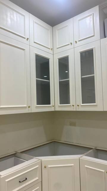 Fitted kitchen cabinets